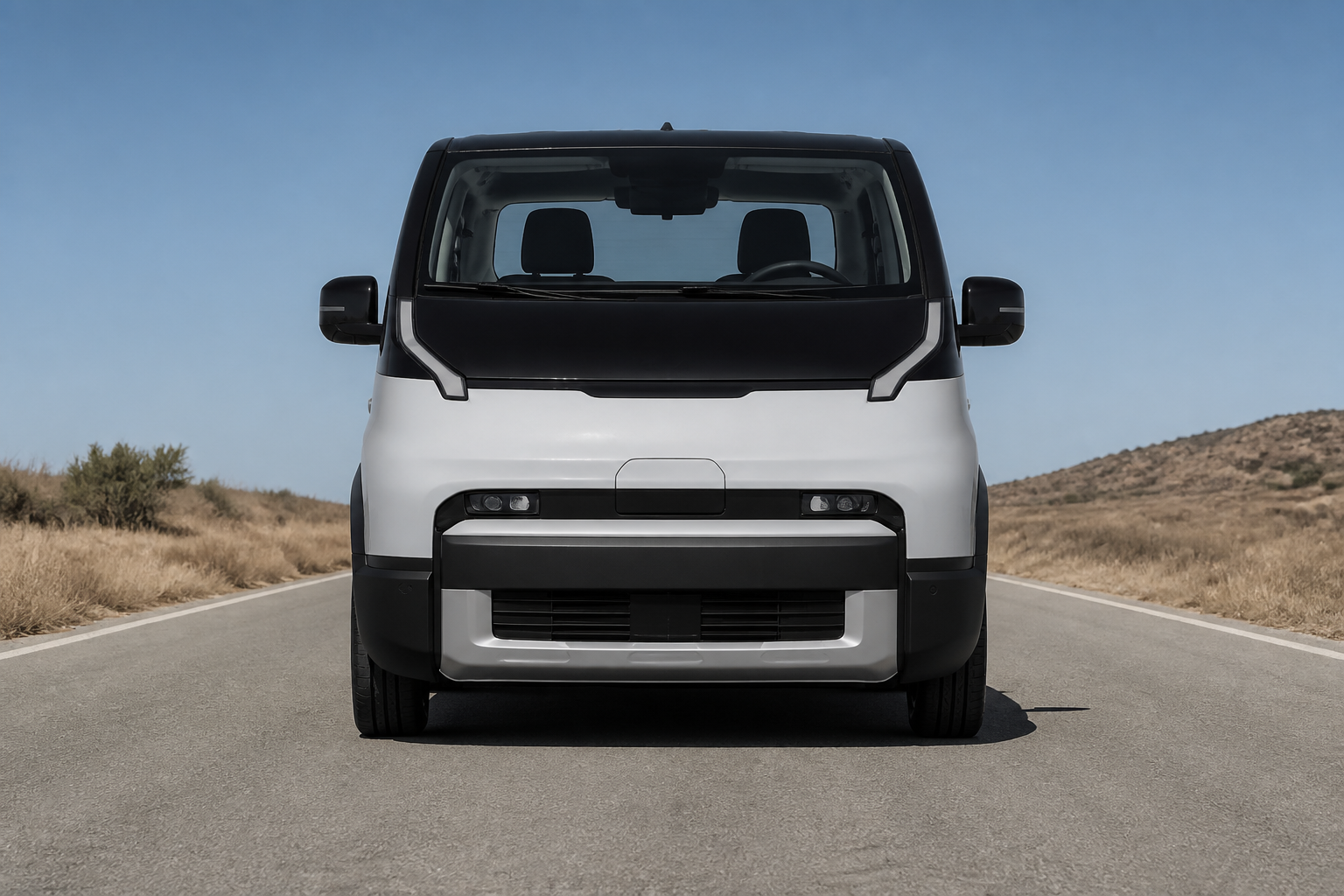 Primer plano frontal del Kia PV5 Chasis Cabina parado en una carretera con los faros apagados a plena luz del día.