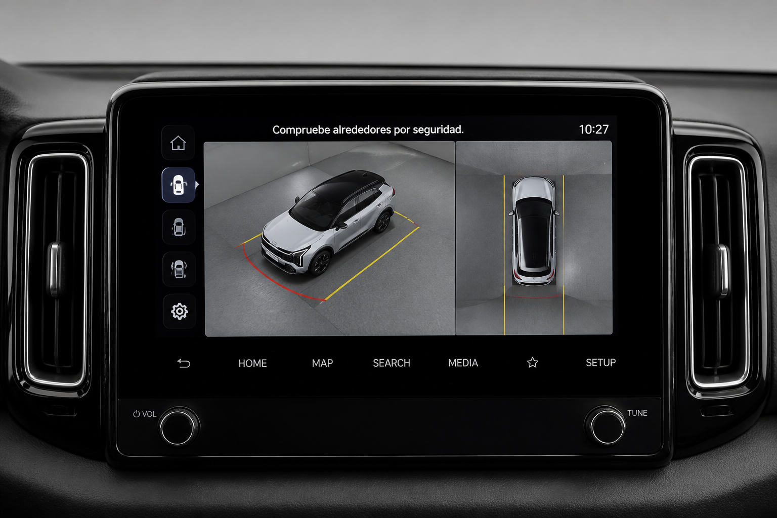 Pantalla central mostrando la vista periférica tridimensional de 360 grados del vehículo