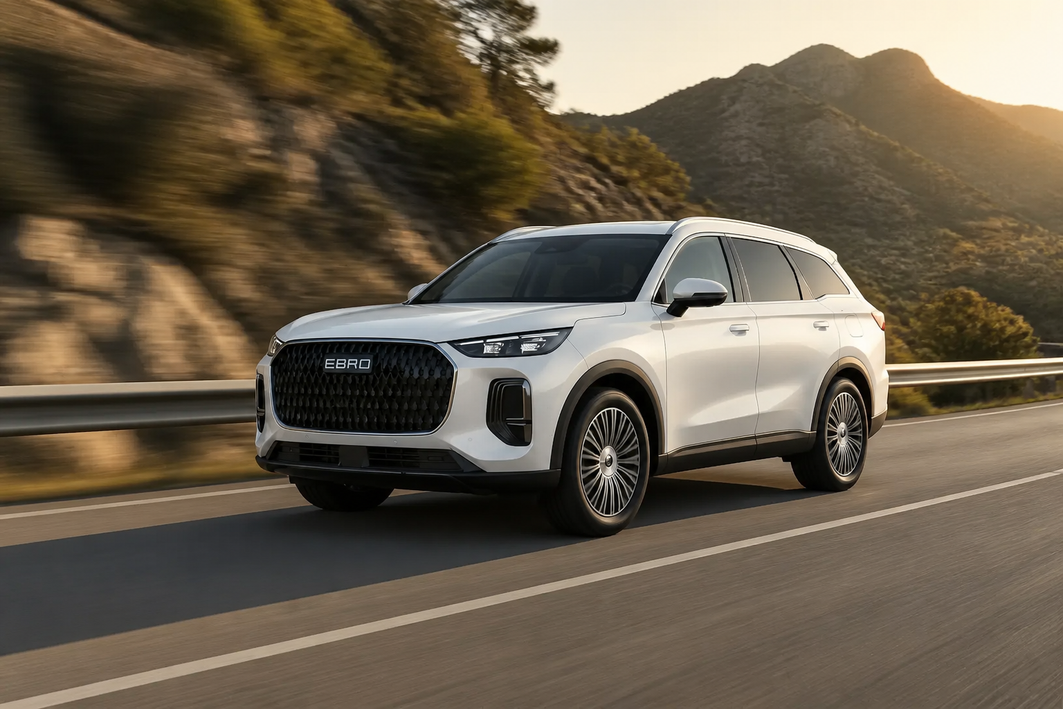 Ebro S900 blanco circulando por una carretera de montaña con luz dorada