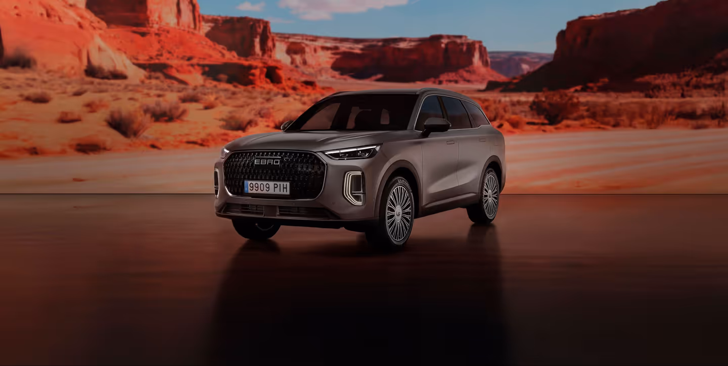 Ebro S900 en tono gris oscuro metalizado con fondo desértico