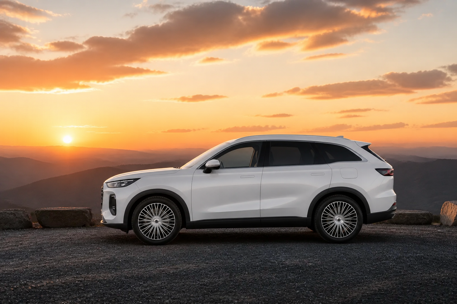 Ebro S900 blanco detenido en un mirador de montaña al atardecer