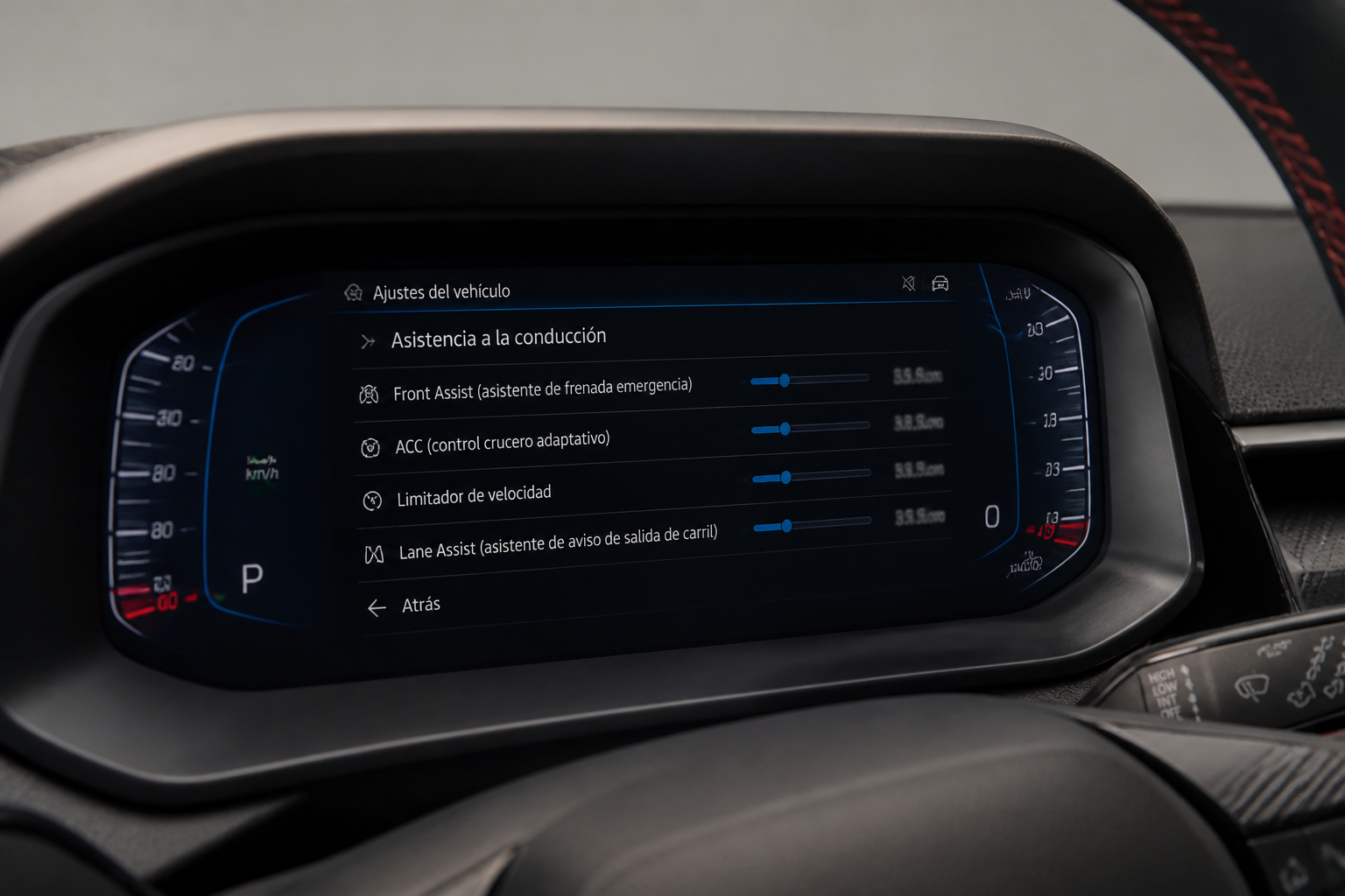 Pantalla del cuadro digital mostrando un menú de ajustes de asistencia a la conducción con valores desenfocados