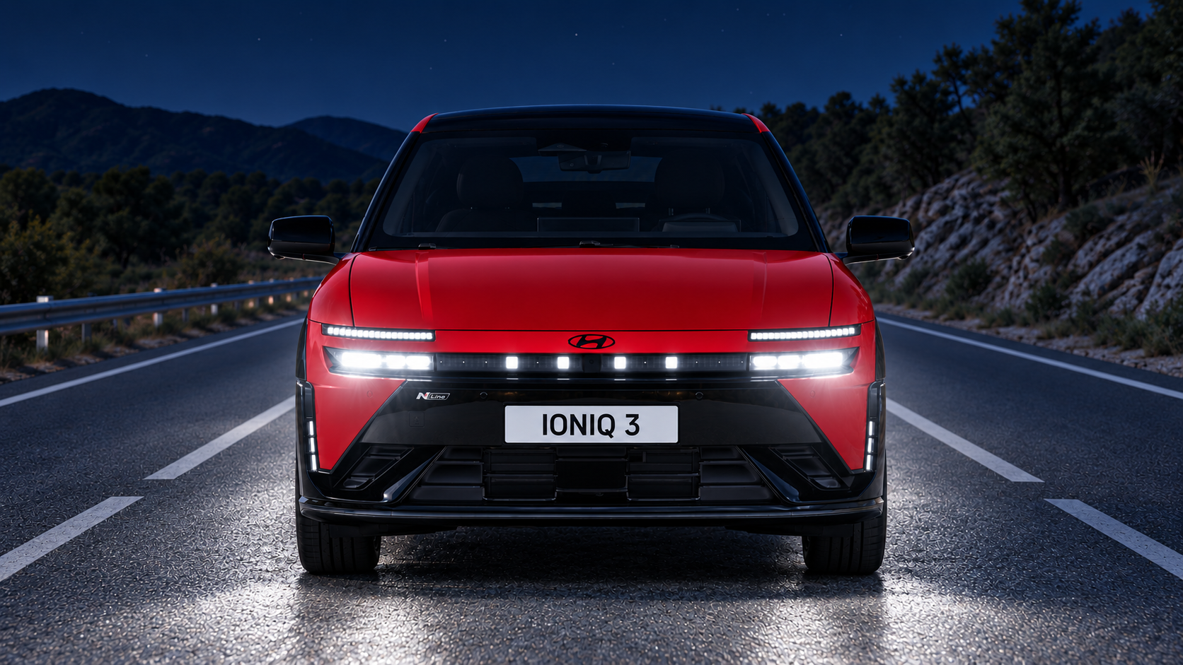 La misma escena frontal de noche, con los faros LED encendidos proyectando su halo sobre la carretera