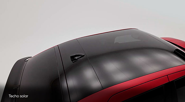 Detalle de la zaga del coche rojo con alerón negro brillante, luces traseras y la insignia IONIQ 3