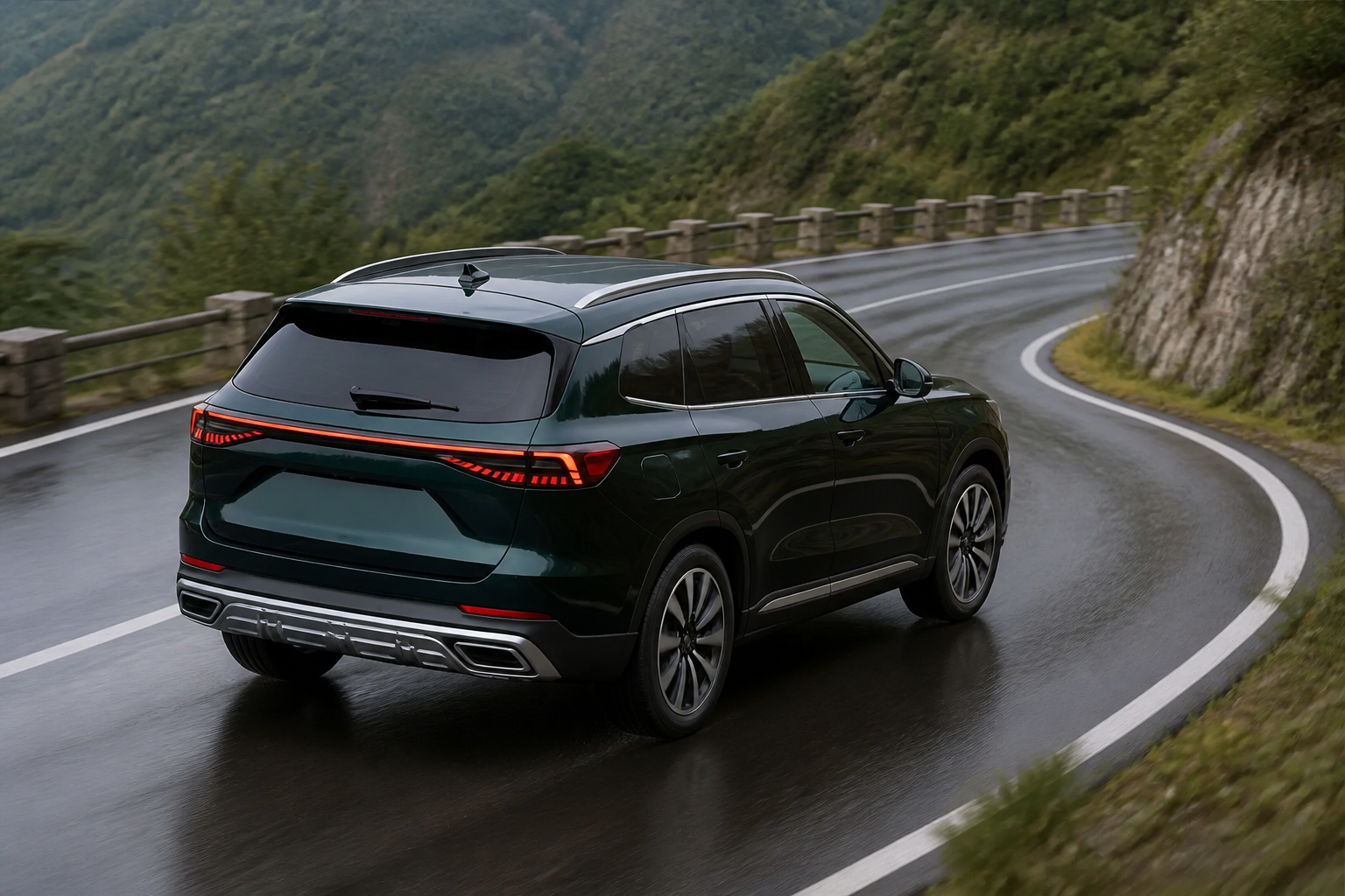 Ebro S900 tomando una curva en una carretera de montaña mojada, vista tres cuartos trasera elevada