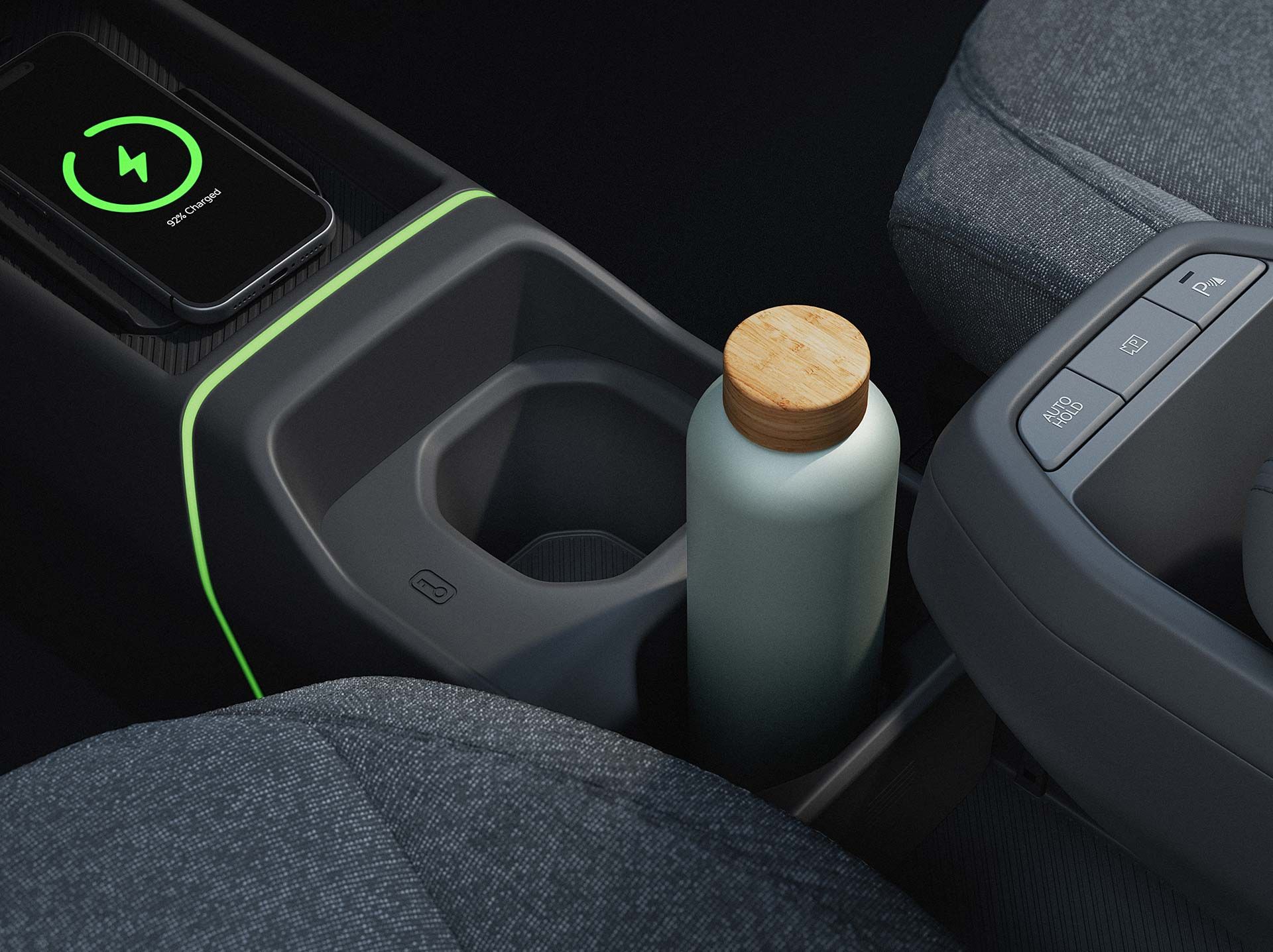 Consola central con un teléfono sobre la base de carga inalámbrica e iluminación ambiental verde