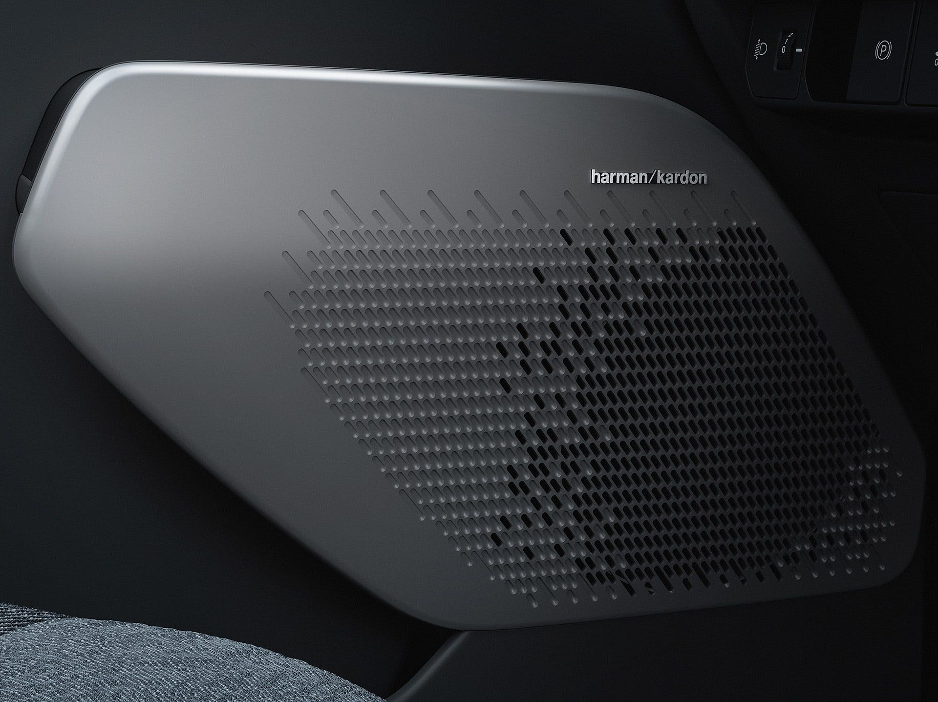Rejilla del altavoz Harman Kardon integrada en el interior del vehículo