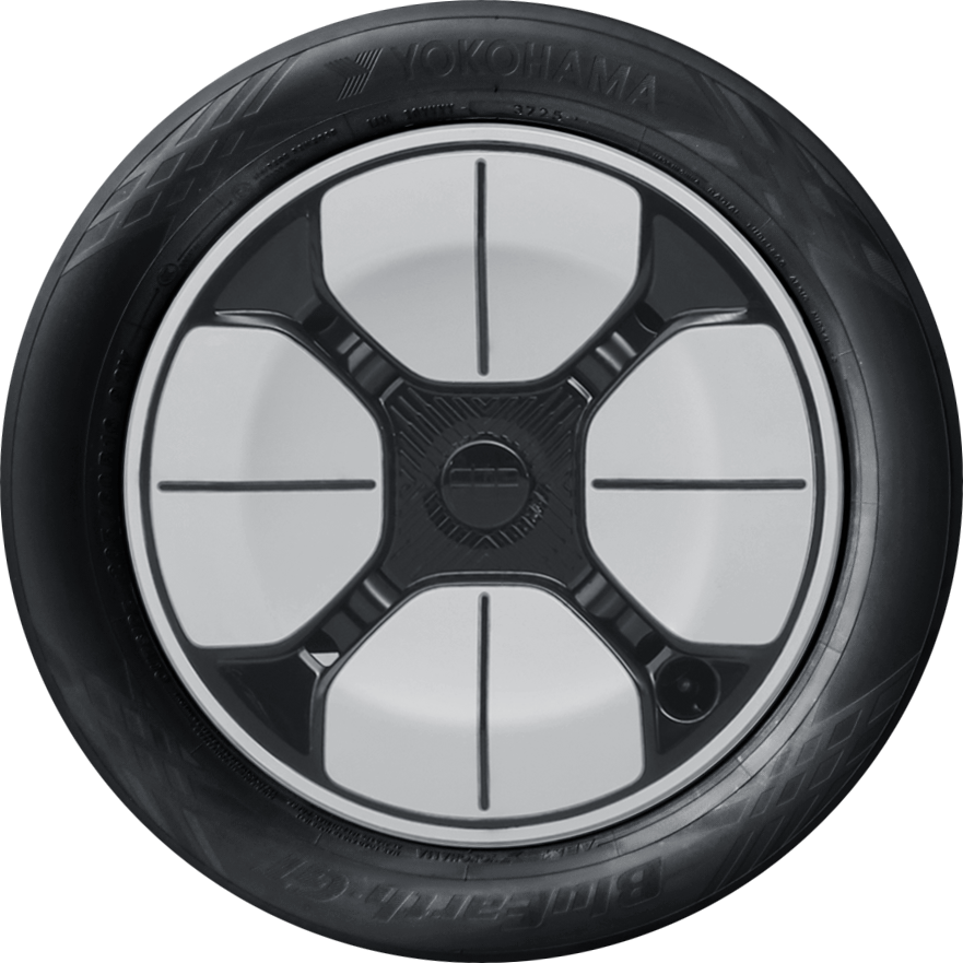 Llanta aerodinámica en negro y gris claro con neumático Yokohama BlueEarth G-T