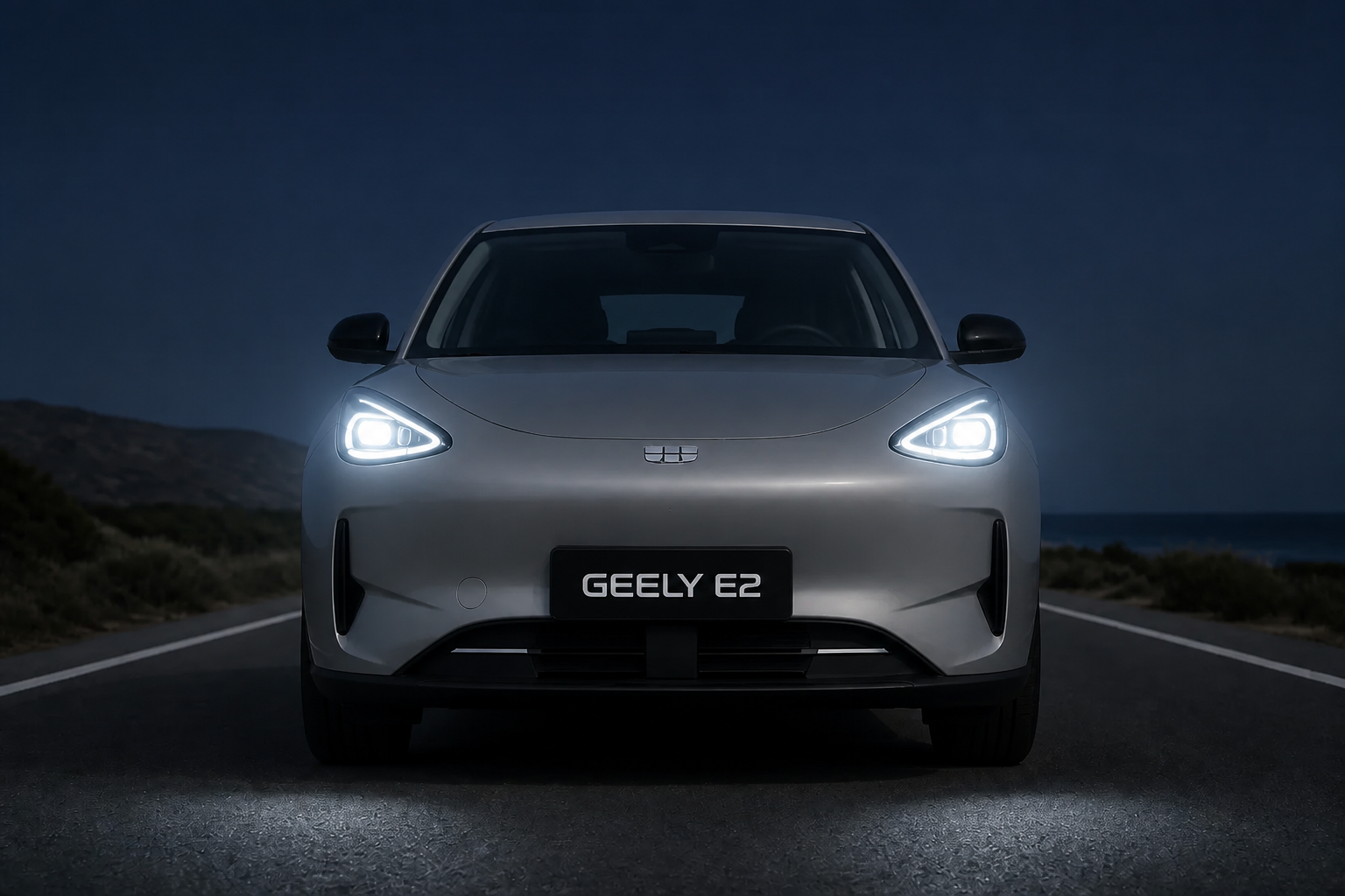La misma escena de noche con los faros LED del Geely E2 encendidos proyectando su halo sobre el asfalto