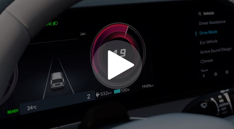 Cuadro digital mostrando velocidad, asistente de carril, autonomía y carga de batería