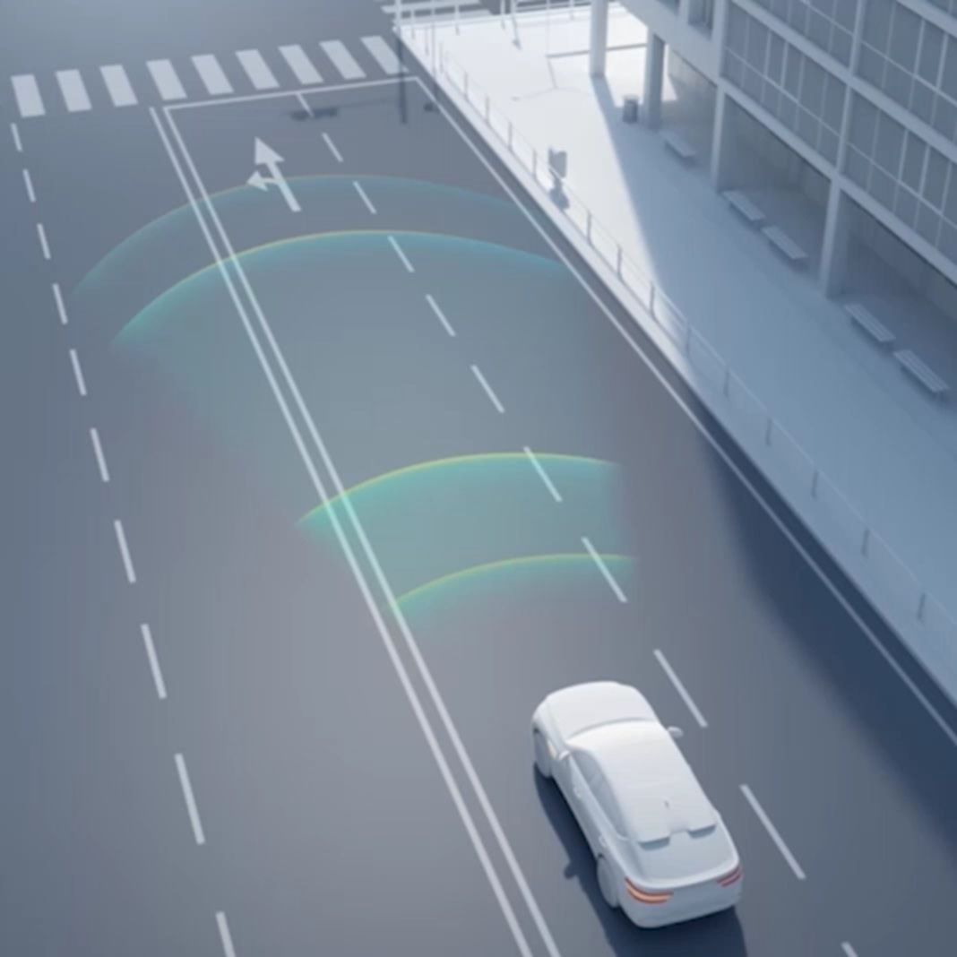 Render de un coche con sensores de radar leyendo la carretera, ilustrando una función de asistencia